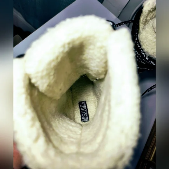Super comfortable, soft and warm, Michael Kors Faux Shearling-Lined Rain Boots. - Picture 7 of 16